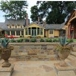 Pool & Spa Construction: Brooks Pool Co., Inc. 
General Contractor: Fred Lord | Little Rock, AR
Landscaping Design & Installation: Stafford Fine Gardening | Little Rock, AR
Stone Mason: Bennett Brothers | Little Rock, AR
Furnishings: Kim Brockinton | Little Rock, AR

Brooks Pool Co., Inc. | © 2021